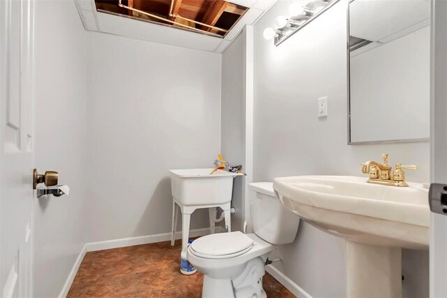 140 Glen Forest Dr, Troy, MO 63379 - bathroom with toilet and baseboards