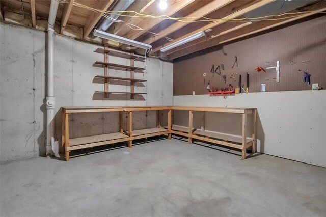 140 Glen Forest Dr, Troy, MO 63379 - unfinished below grade area with a workshop area