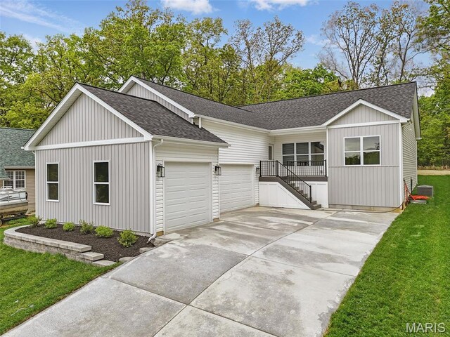 31998 Fairway Dr N, Foristell, MO 63348 - single story home featuring a shingled roof, a garage, a front lawn, and concrete driveway