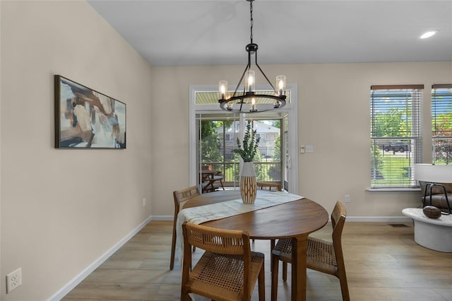 dining space with a chandelier, light wood-style flooring, baseboards, and recessed lighting