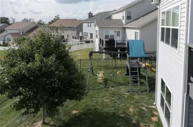 view of yard with a residential view