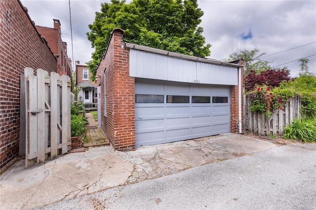 4526 Gibson Ave, Saint Louis, MO 63110 - detached garage featuring fence and a gate