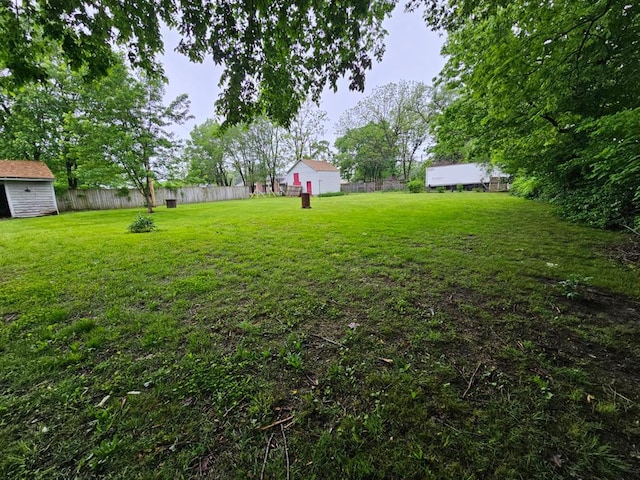 view of yard with a storage unit and an outdoor structure