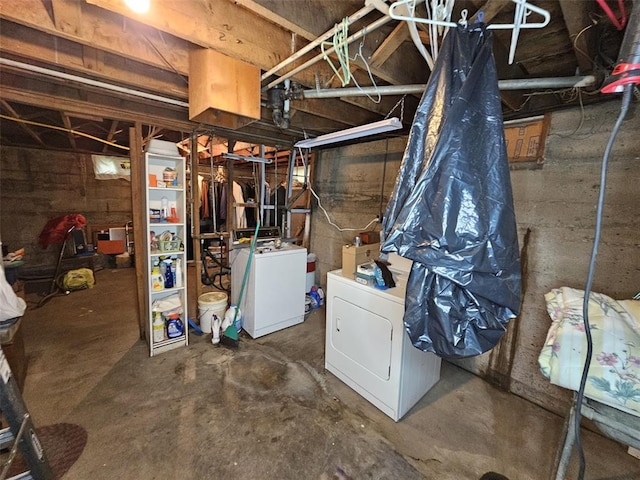 unfinished below grade area featuring washer and clothes dryer