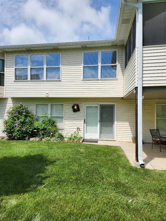 view of front of property with a front yard and a patio area