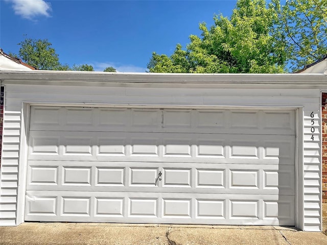 6504 Hoffman Ave, Saint Louis, MO 63139 - view of garage