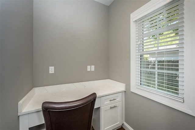 1026 Barry Ct, Kirkwood, MO 63122 - office area with baseboards
