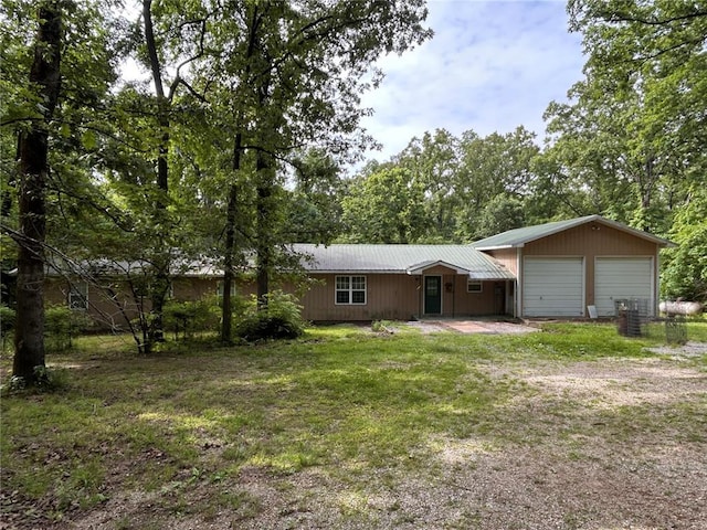 view of front of home featuring a garage and a front lawn