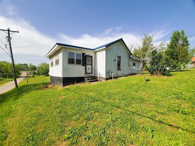 517 N 4th St, La Grange, MO 63448 - back of property with a yard and entry steps