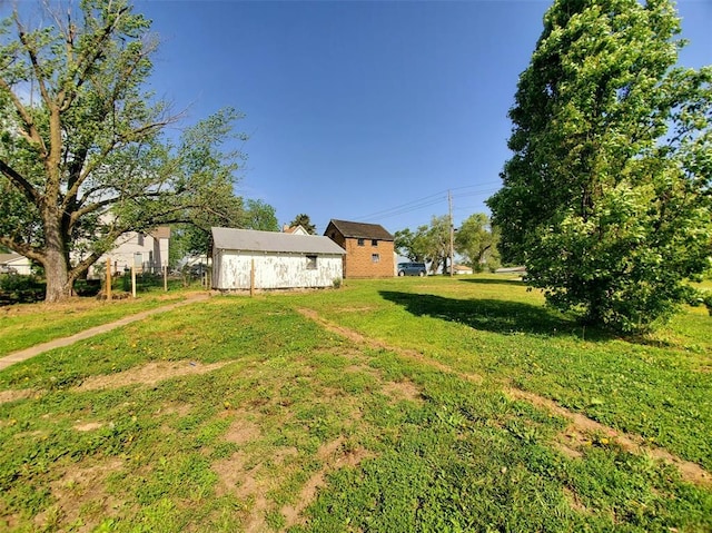 517 N 4th St, La Grange, MO 63448 - view of grassy yard with an outdoor structure