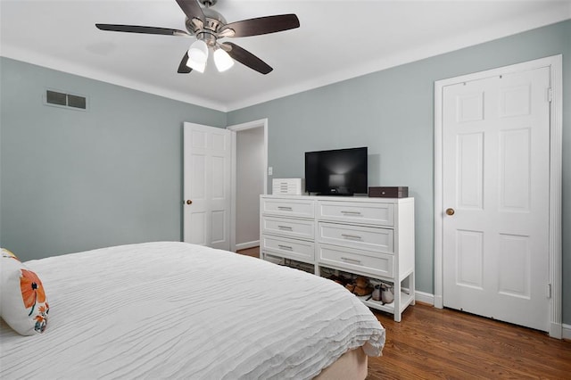 bedroom featuring dark wood-style floors, baseboards, and ceiling fan