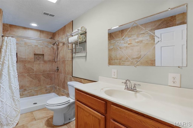 14938 Pike 139, Bowling Green, MO 63334 - full bathroom featuring vanity, a tile shower, toilet, and a textured ceiling