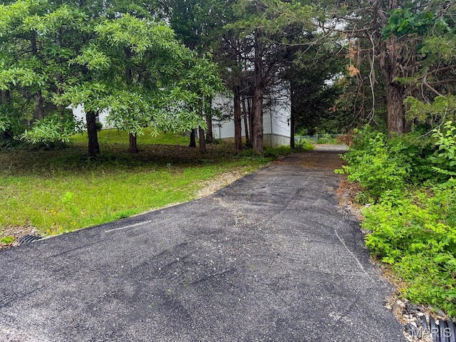524 Arrowhead Pt, Cedar Hill, MO 63016 - view of asphalt driveway