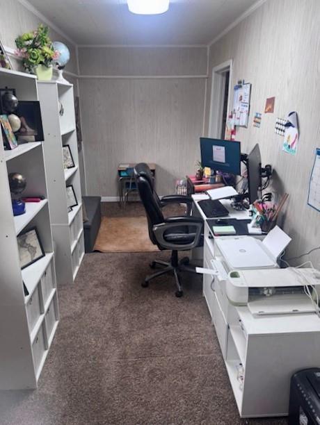 313 W Crumb Ave, Bernie, MO 63822 - carpeted office with crown molding
