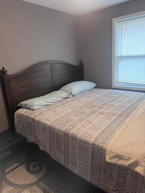 313 W Crumb Ave, Bernie, MO 63822 - bedroom with carpet