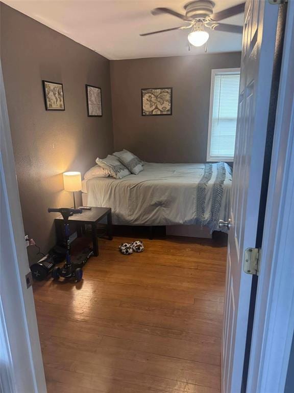313 W Crumb Ave, Bernie, MO 63822 - bedroom featuring wood finished floors and a ceiling fan