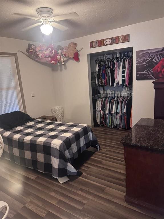 313 W Crumb Ave, Bernie, MO 63822 - bedroom with dark wood-type flooring, a closet, and a ceiling fan