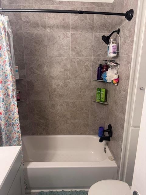 313 W Crumb Ave, Bernie, MO 63822 - full bath with shower / tub combo with curtain, toilet, and vanity