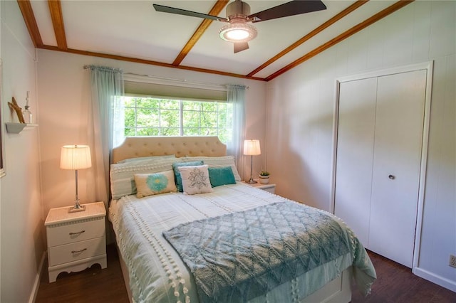 23571 Peppermill Ln, Hettick, IL 62649 - bedroom featuring lofted ceiling, dark wood finished floors, ornamental molding, ceiling fan, and a closet