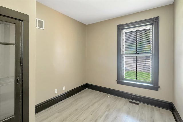 4541 Oakland Ave, Saint Louis, MO 63115 - unfurnished room featuring wood finished floors and baseboards