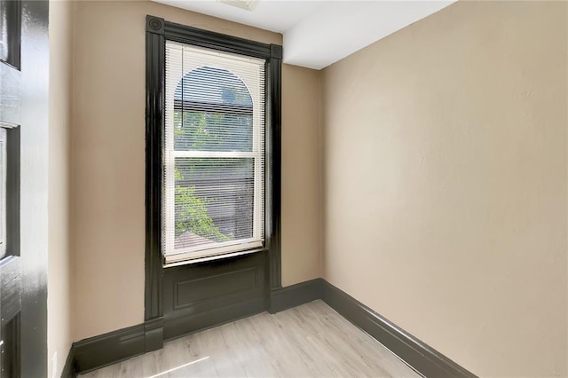 4541 Oakland Ave, Saint Louis, MO 63115 - detailed view of baseboards and wood finished floors