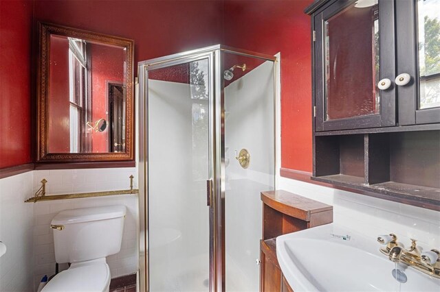 3534 Washington Ave, Saint Louis, MO 63103 - full bath featuring a stall shower, toilet, and vanity