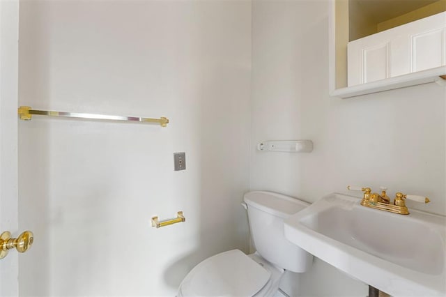 3534 Washington Ave, Saint Louis, MO 63103 - bathroom with a sink and toilet