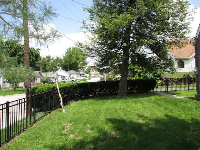 view of yard with a residential view