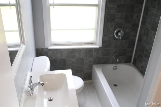 5379 Wabada Ave, Saint Louis, MO 63112 - bathroom featuring healthy amount of natural light and tile walls