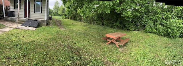 5379 Wabada Ave, Saint Louis, MO 63112 - view of grassy yard