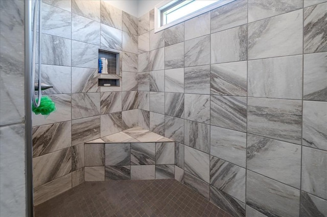 full bathroom featuring tiled shower