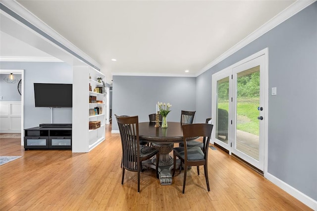 dining room with light wood-type flooring, ornamental molding, recessed lighting, and baseboards