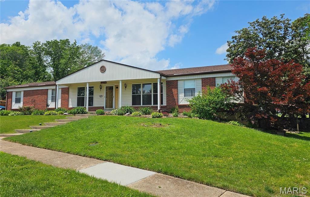 4637 Littlebury Dr, Saint Louis, MO 63128 - photo 1