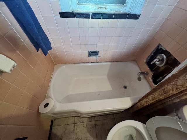 206 Thoroughman Ave, Ferguson, MO 63135 - full bath with toilet and a bathtub