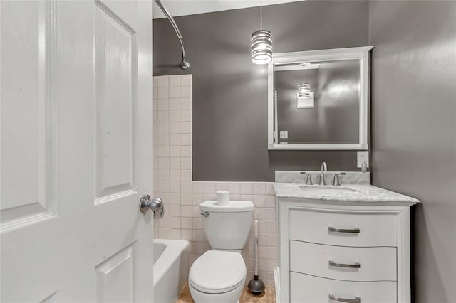 1137 Great Falls Ct, Manchester, MO 63021 - full bathroom with vanity, toilet, tile walls, and shower / bathtub combination