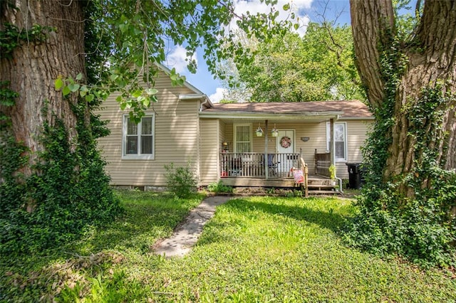 view of front facade with a porch and a front yard