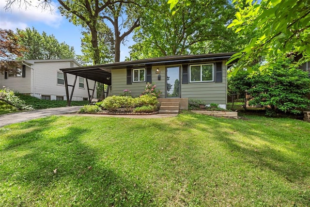 view of front facade featuring asphalt driveway, a front yard, and a carport