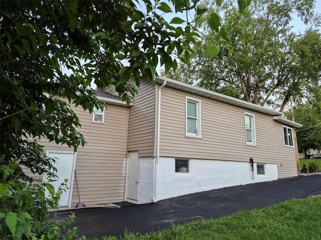 9643 Holtwood Rd, Overland, MO 63114 - view of home's exterior
