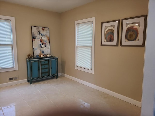 9643 Holtwood Rd, Overland, MO 63114 - unfurnished room featuring light tile patterned floors and baseboards