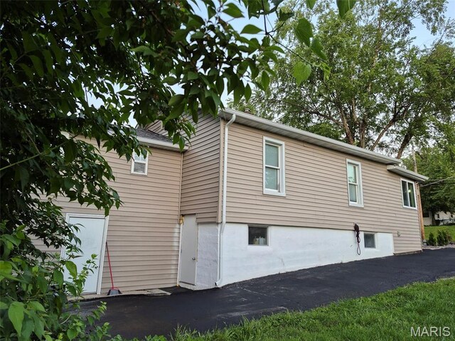 9643 Holtwood Rd, Overland, MO 63114 - photo 4