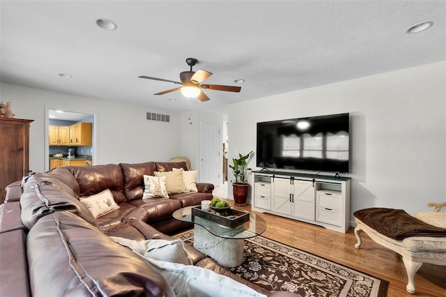 1711 El Rio Dr, Cape Girardeau, MO 63701 - living room featuring a ceiling fan, light wood-style floors, and recessed lighting