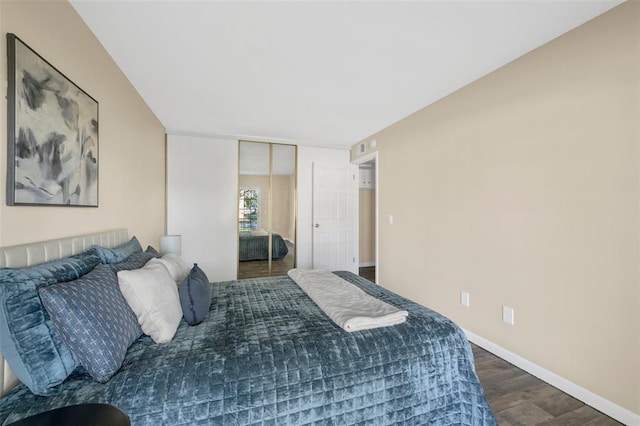 853 Dumont Pl Unit A, Saint Louis, MO 63125 - bedroom featuring dark wood-style flooring, baseboards, and a closet