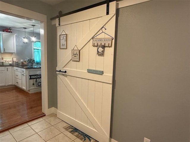 106 W Iowa St, Trenton, IL 62293 - detailed view of a barn door