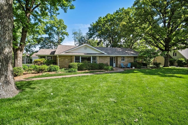 5 Homestead Acres, Olivette, MO 63132 - ranch-style home with a front yard