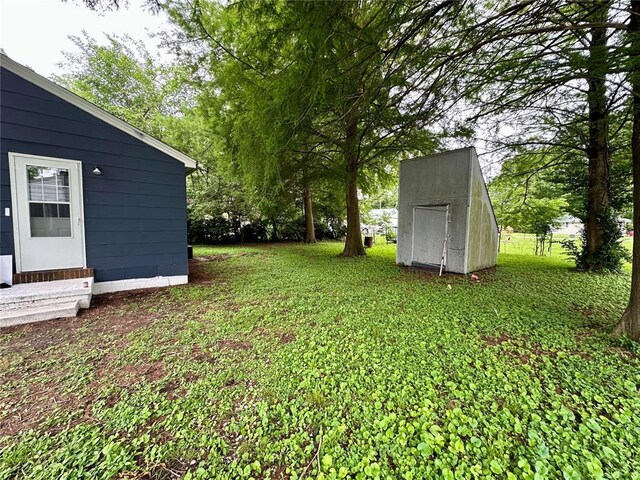 317 Marion Ave, Sikeston, MO 63801 - view of grassy yard featuring entry steps