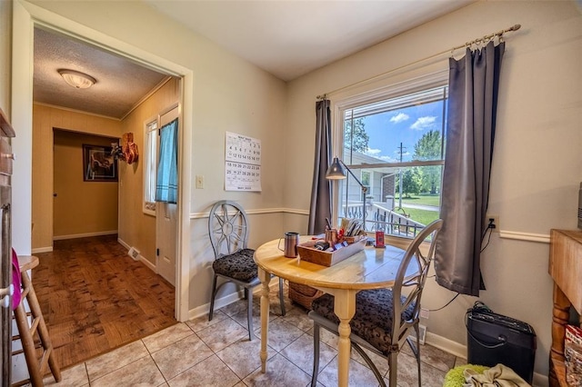 310 Smith Rd, Lebanon, MO 65536 - dining area with baseboards