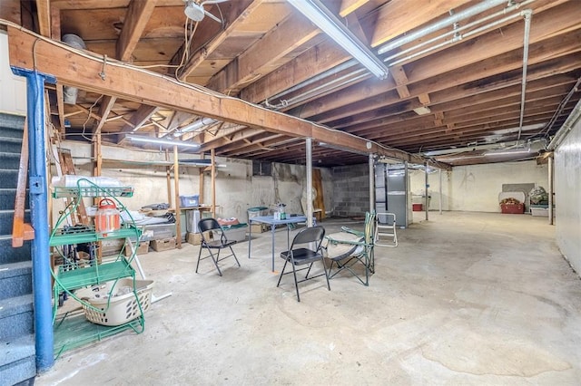 310 Smith Rd, Lebanon, MO 65536 - unfinished below grade area with stairway