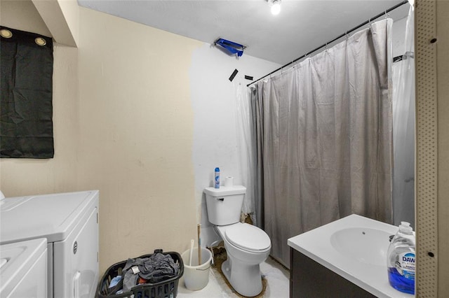 6 Clay St, Park Hills, MO 63601 - bathroom featuring independent washer and dryer, toilet, vanity, and a shower with shower curtain