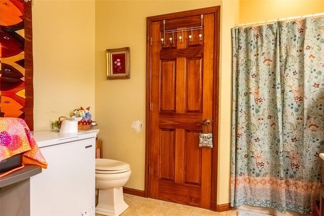 205 Hickman Dr, Bowling Green, MO 63334 - bathroom with tile patterned flooring, toilet, and a shower with curtain
