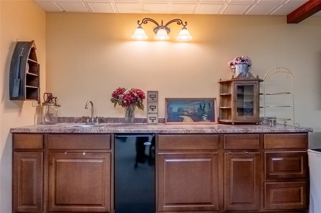 205 Hickman Dr, Bowling Green, MO 63334 - view of indoor wet bar